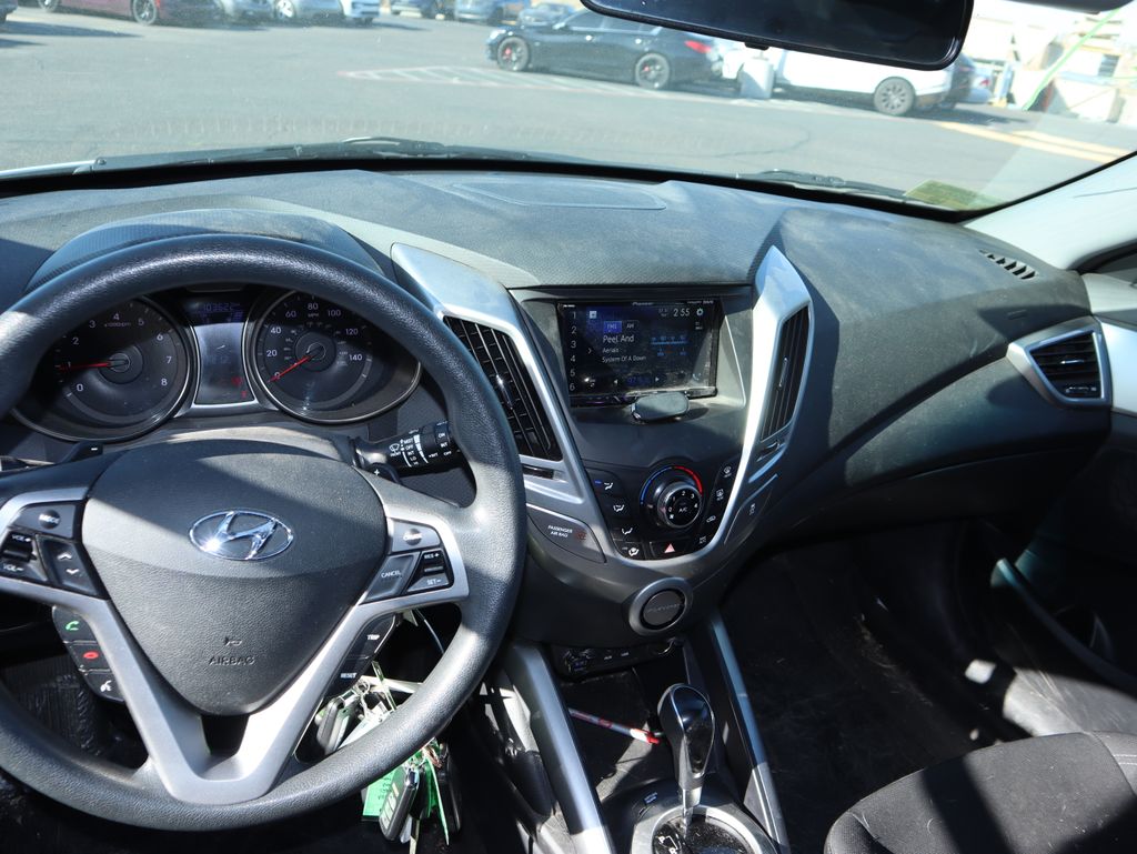 Thumbnail: 2016 Hyundai Veloster - 7