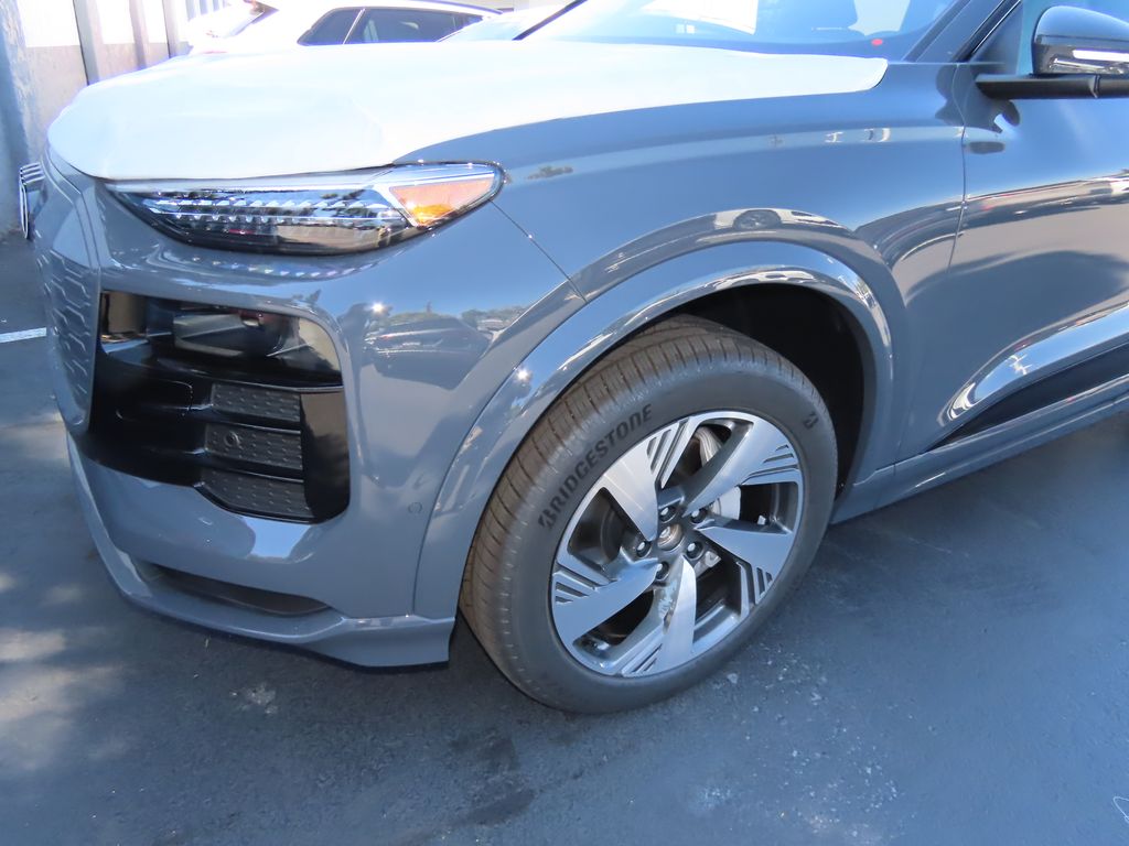 Thumbnail: 2025 Audi Q6 e-tron - 2