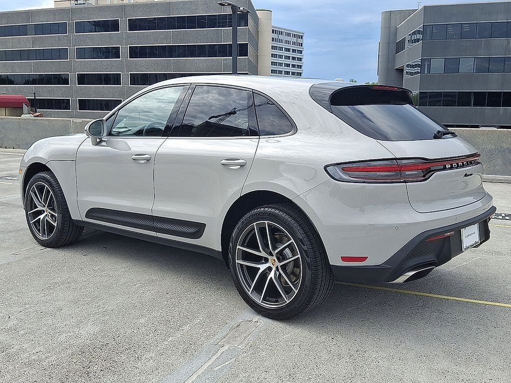 Thumbnail: 2025 Porsche Macan - 3