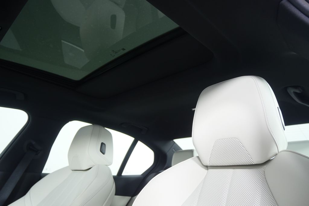 Thumbnail: 2025 BMW 5 Series - 11