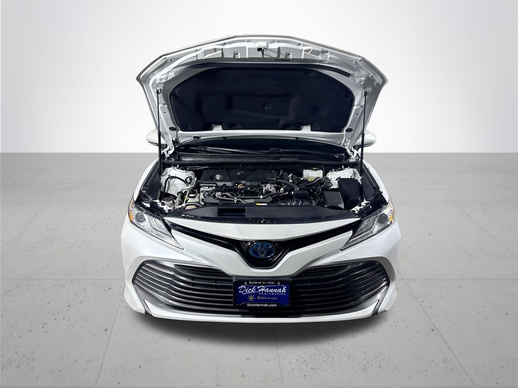 2020 Toyota Camry Hybrid XLE