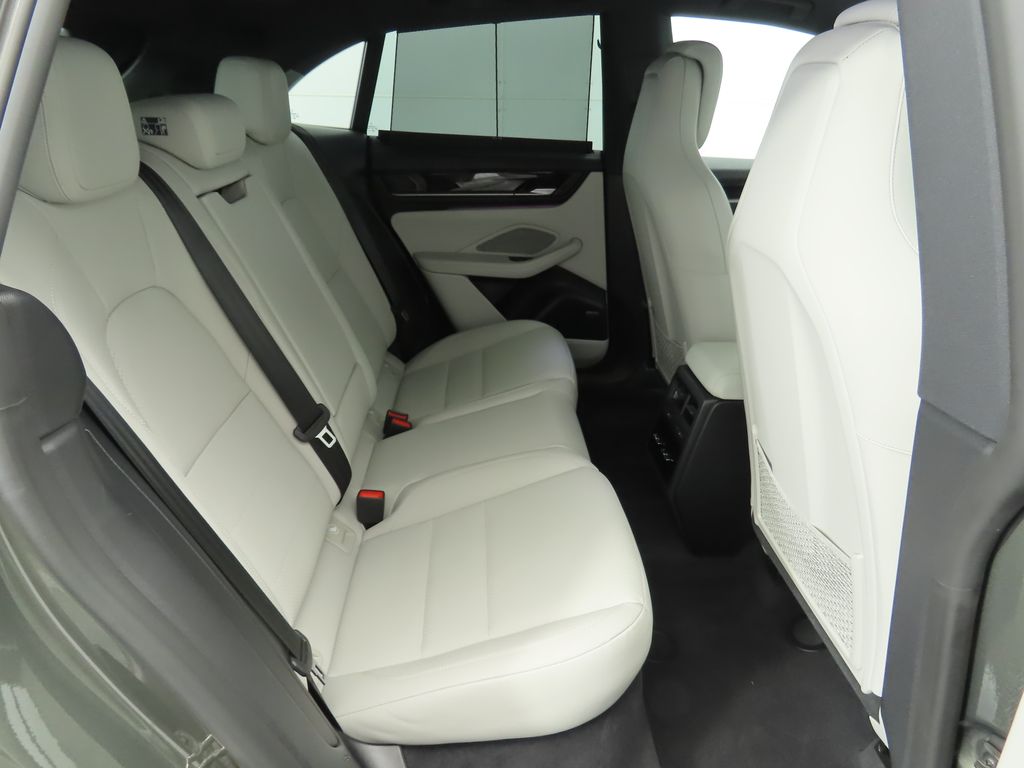 2024 Porsche Macan T 24
