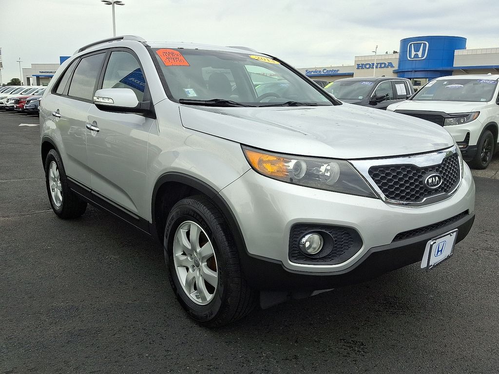 Thumbnail: 2013 Kia Sorento - 3