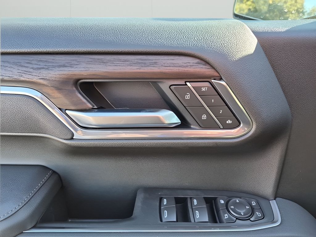 New 2026 White GMC SLT image 27