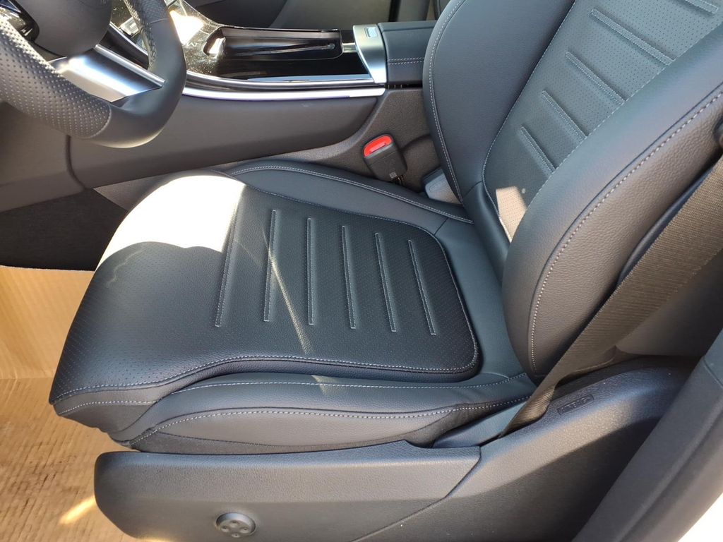 New 2026 White Mercedes-Benz GLC 300 image 15