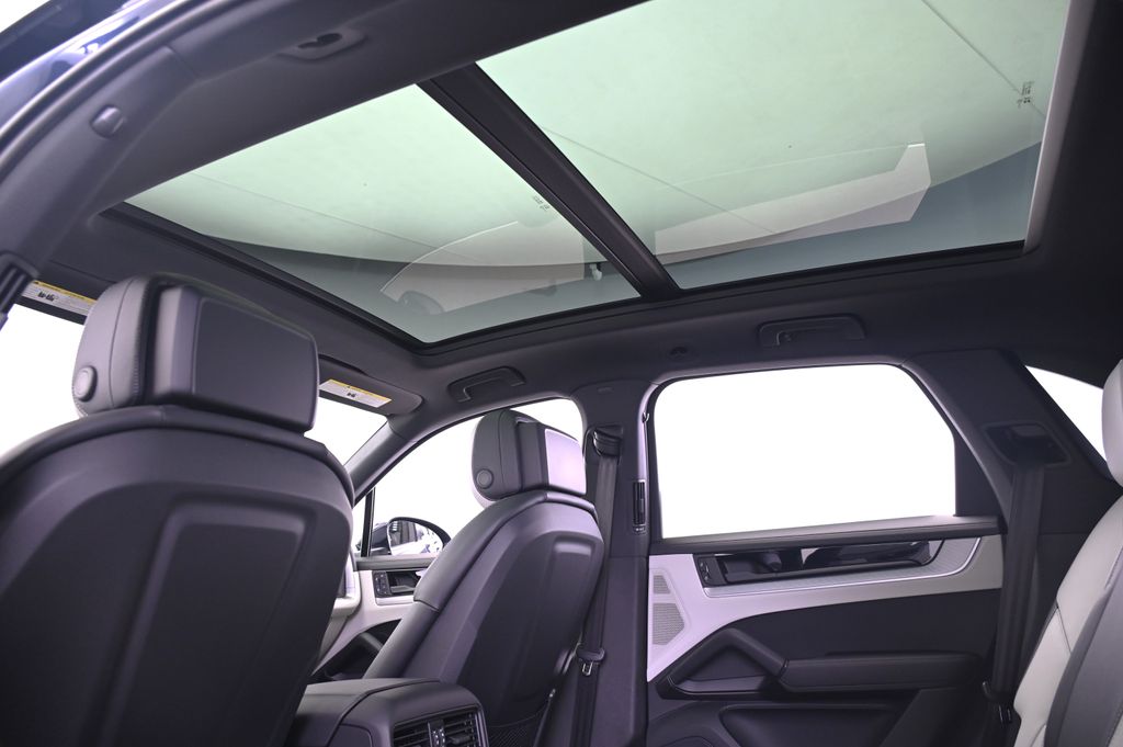 Thumbnail: 2026 Porsche Cayenne - 29