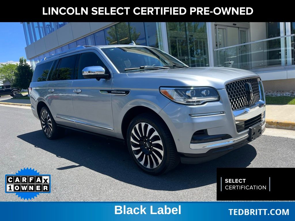 Silver Radiance Metallic Clearcoat 2023 Lincoln Navigator SUV / Crossover Four-Wheel Drive Automatic
