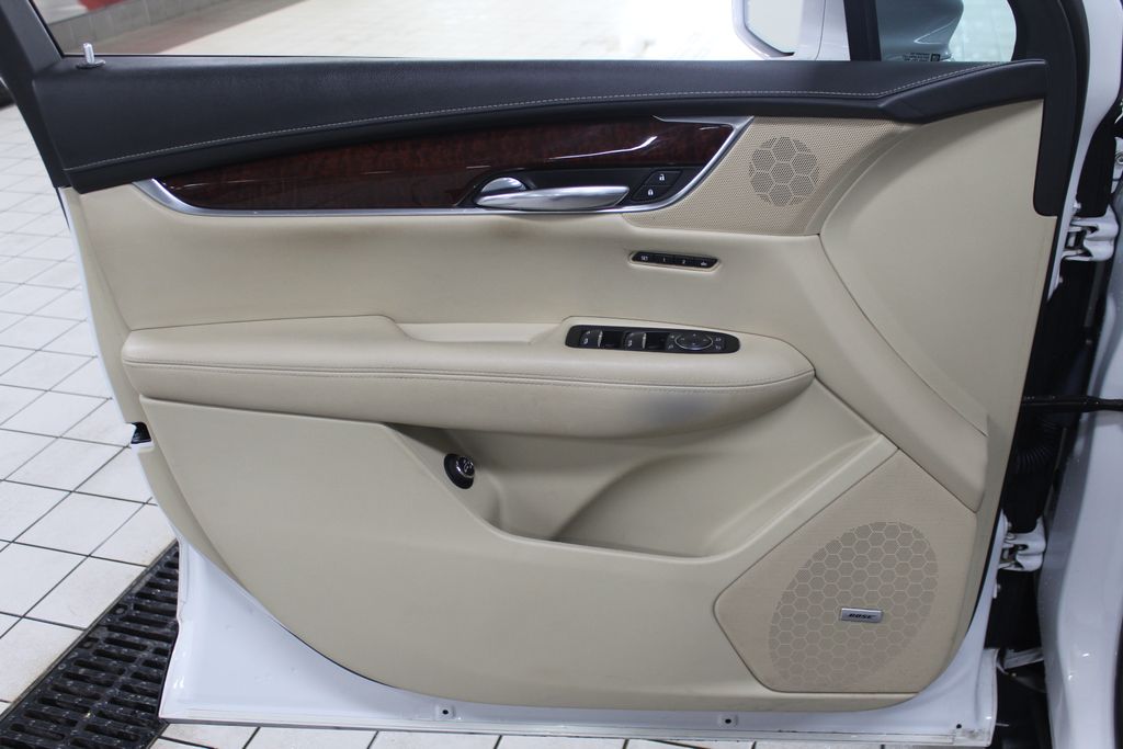 Thumbnail: 2017 Cadillac XT5 - 12