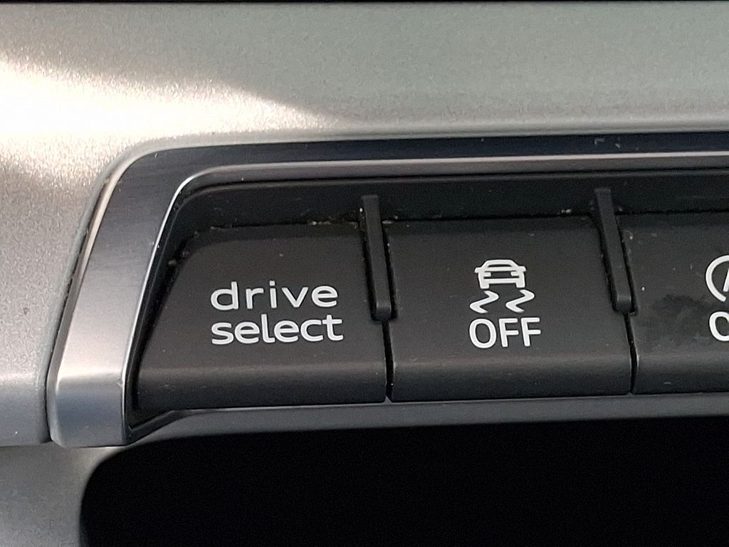 Thumbnail: 2023 Audi Q3 - 24