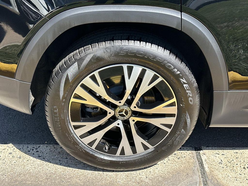 Thumbnail: 2024 Mercedes-Benz GLB - 16