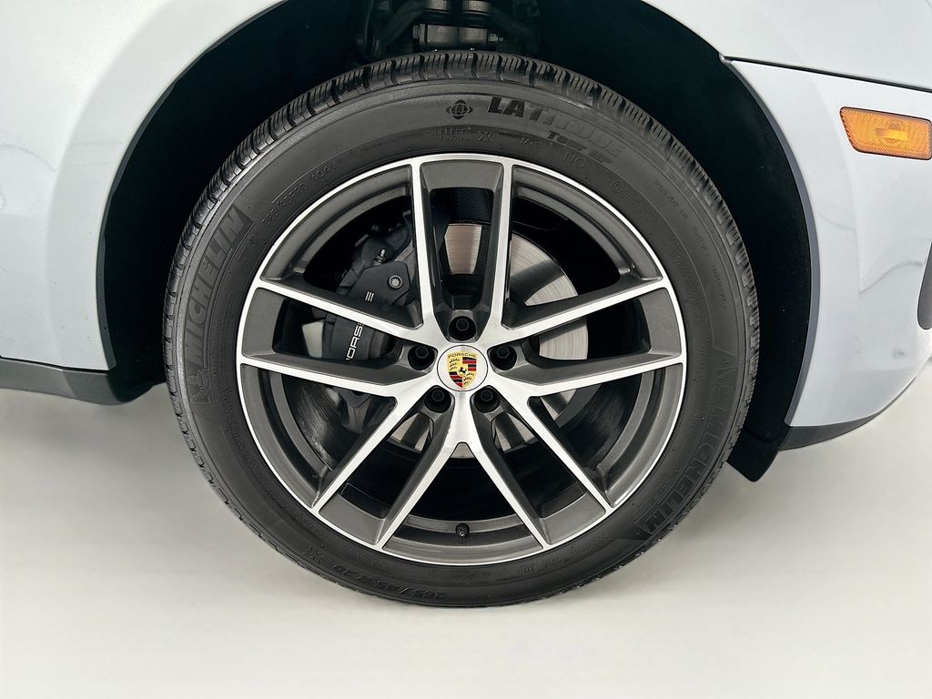 Thumbnail: 2025 Porsche Macan - 32