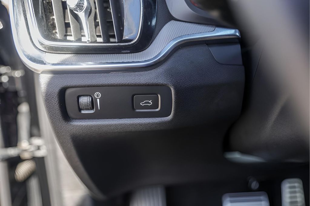 Used Car 2022 Volvo S60  B5 R-design For Sale Under $25,000 In Austin, Texas