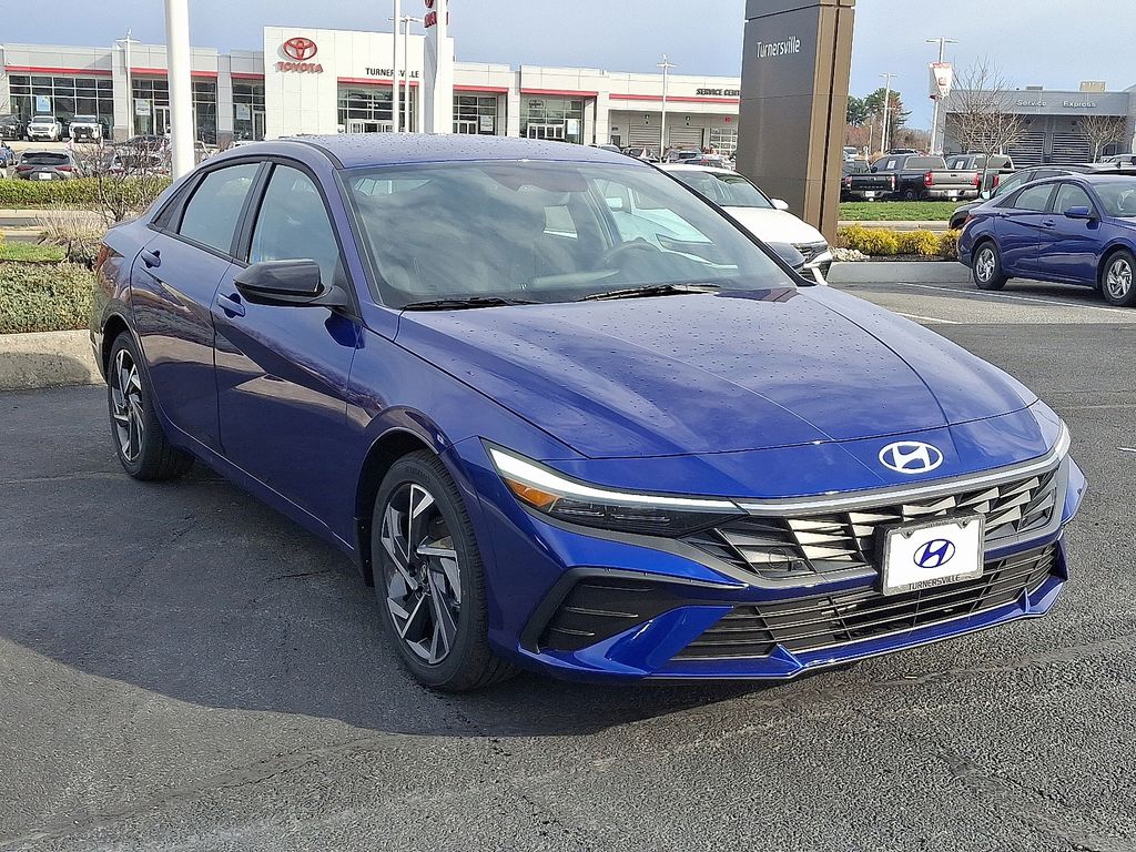 2025 Hyundai Elantra Sport 2