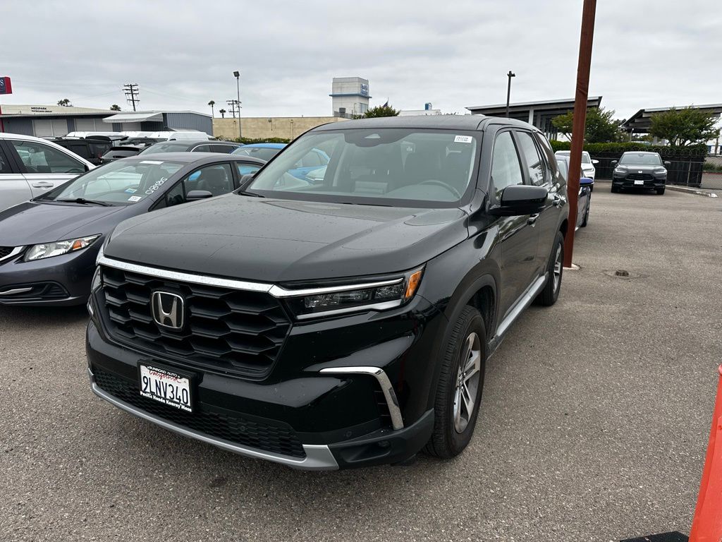 View vehicle photo 7
