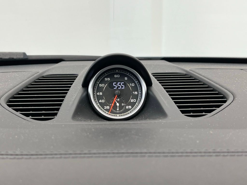 Thumbnail: 2016 Porsche 911 - 13