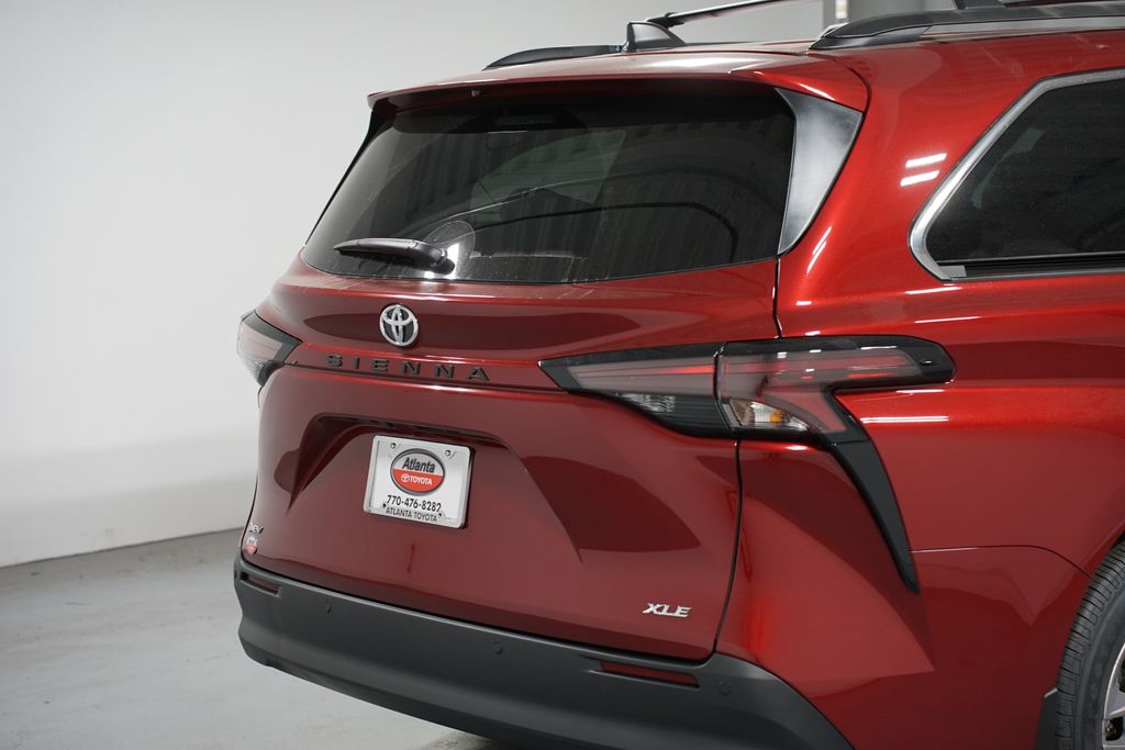 Thumbnail: 2026 Toyota Sienna - 9