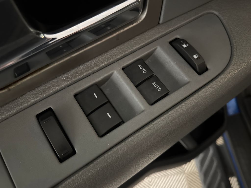 Used 2011 Blue Ford XLT image 17