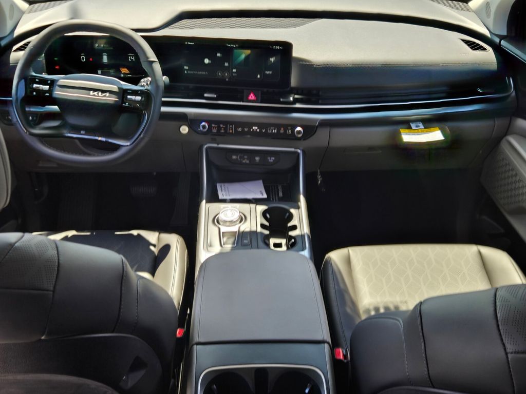 2027 Kia Carnival - $42,570
