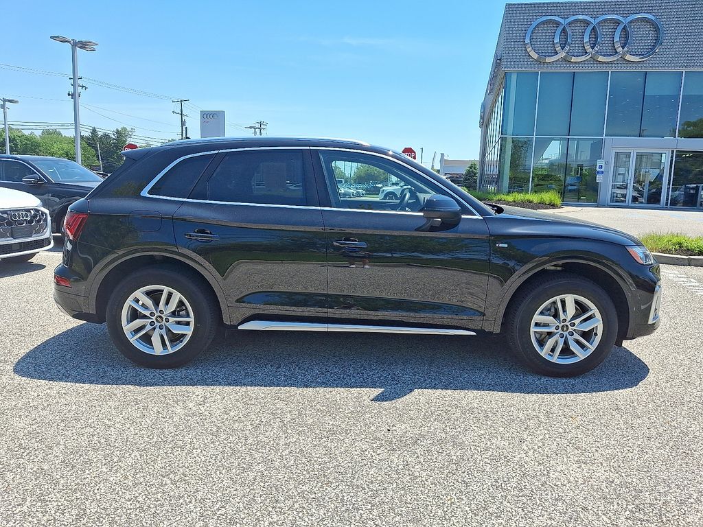 Thumbnail: 2023 Audi Q5 - 7