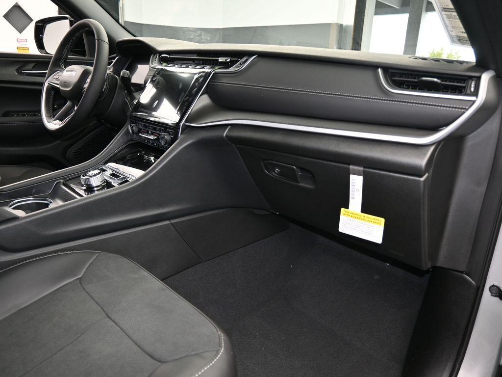 New 2025 Silver Zynith Jeep Altitude X image 39