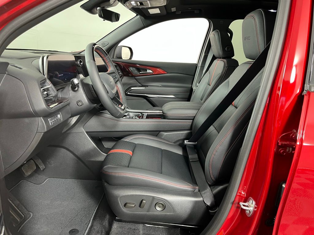 2025 Chevrolet Traverse RS 26