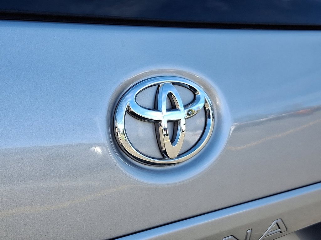Thumbnail: 2014 Toyota Sienna - 30