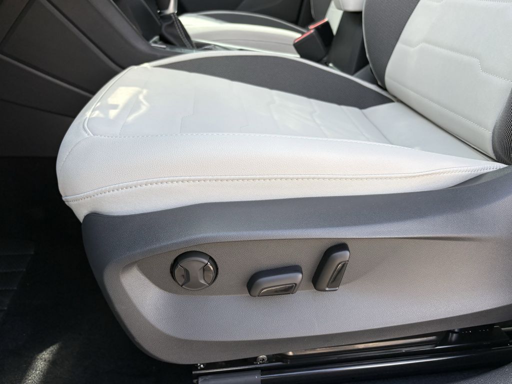 New 2026 White Volkswagen 1.5T SE image 13