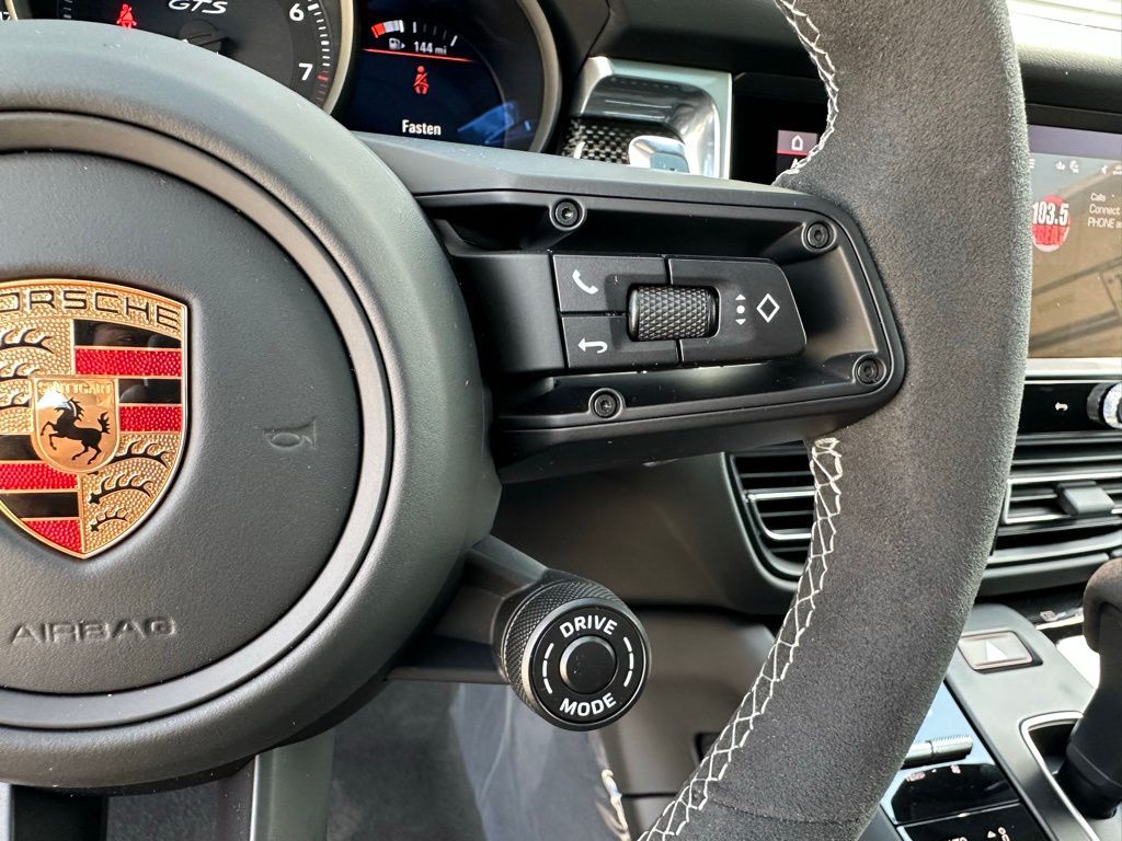 Thumbnail: 2026 Porsche Macan - 18