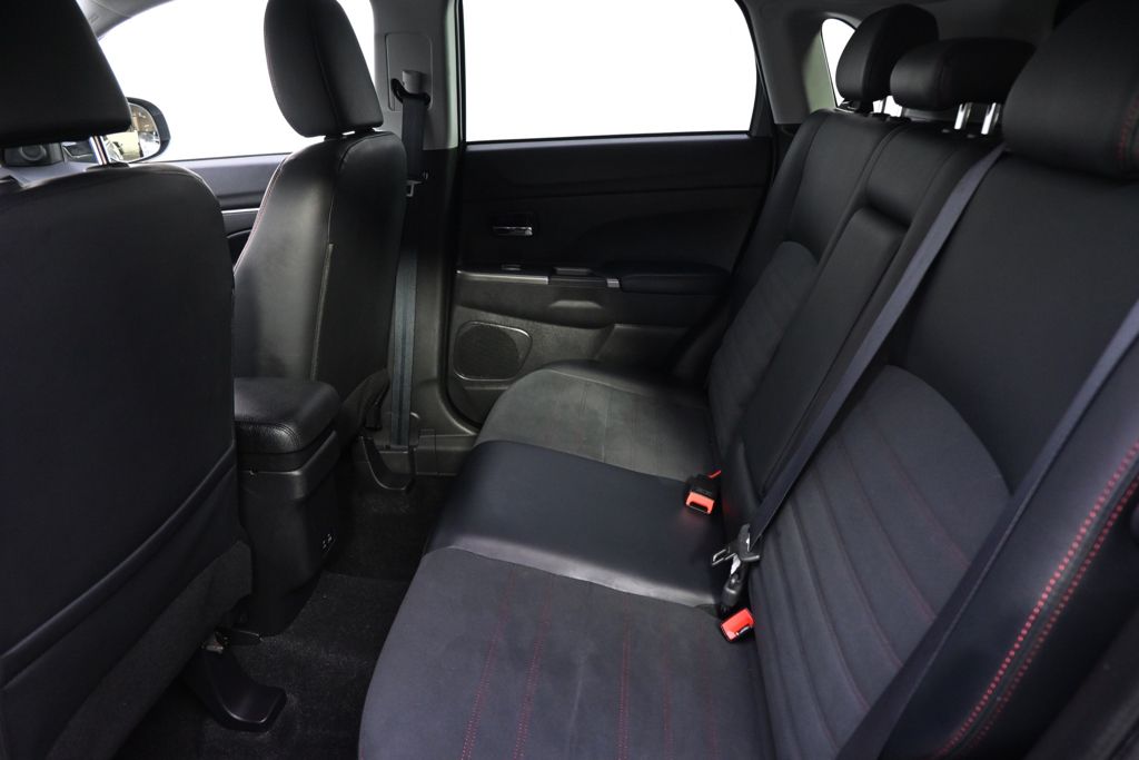 Used 2025  Mitsubishi 2.0 SE image 21