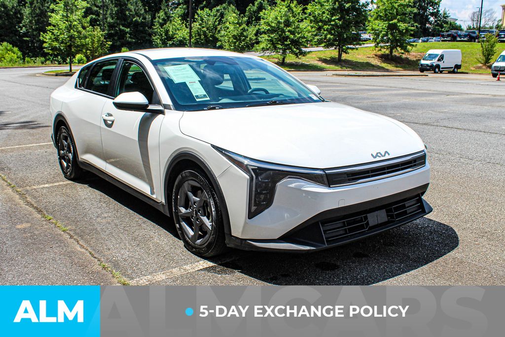 Used 2025 White Kia LXS image 4