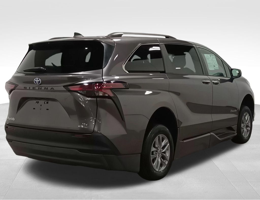 2022 Toyota Sienna XLE
