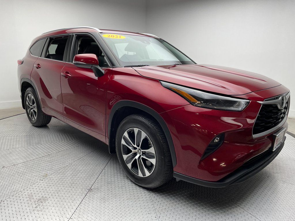 Thumbnail: 2021 Toyota Highlander - 3