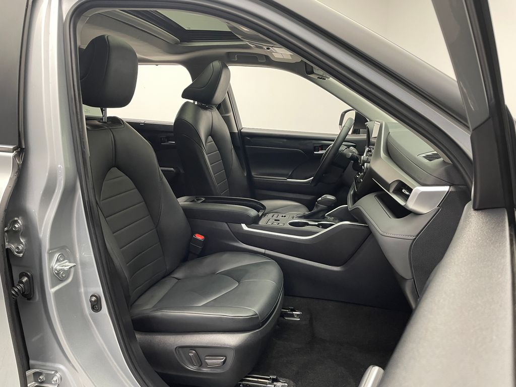 2024 Toyota Highlander XLE 18