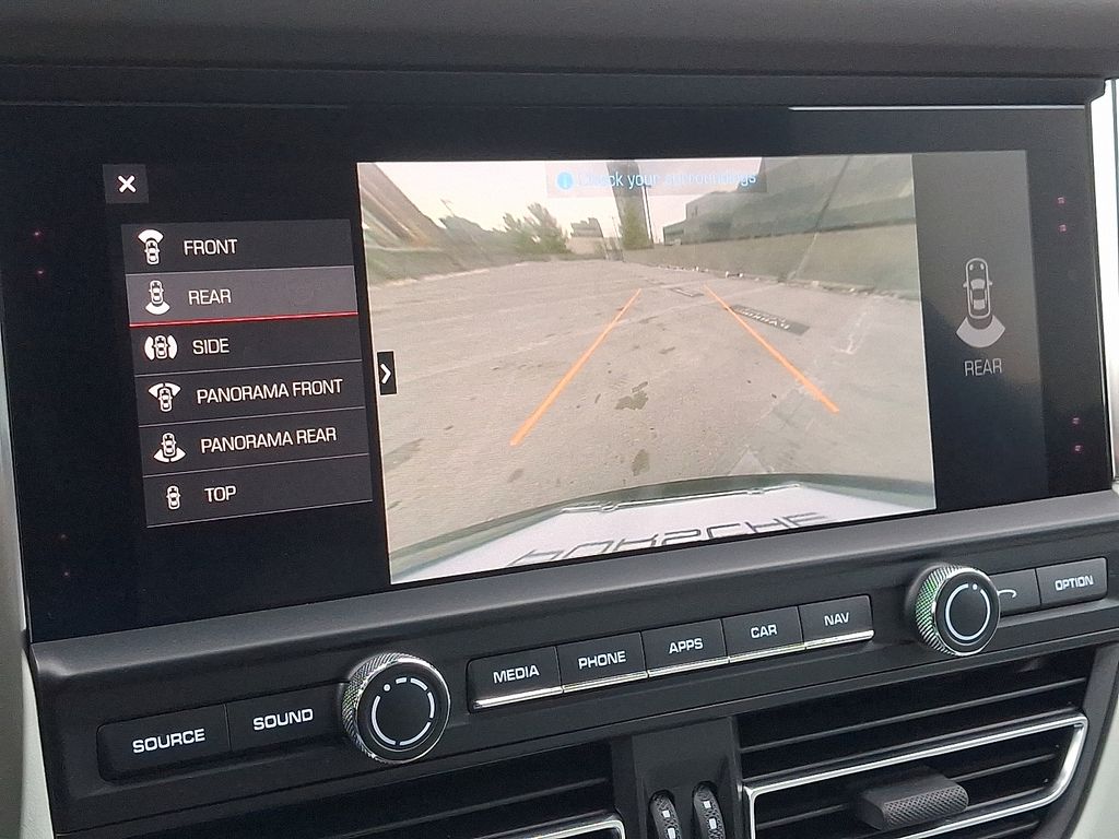 Thumbnail: 2020 Porsche Macan - 20