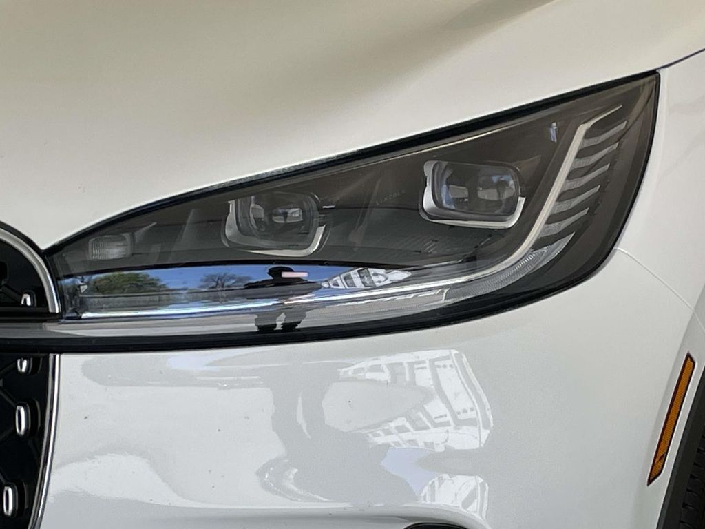 2026 Lincoln Aviator Reserve White at Phil Fitts Ford
