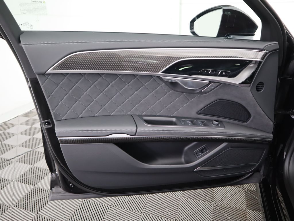Thumbnail: 2025 Audi S8 - 26