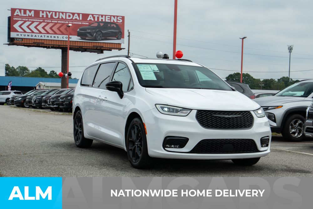 2024 Chrysler Pacifica Limited photo 3