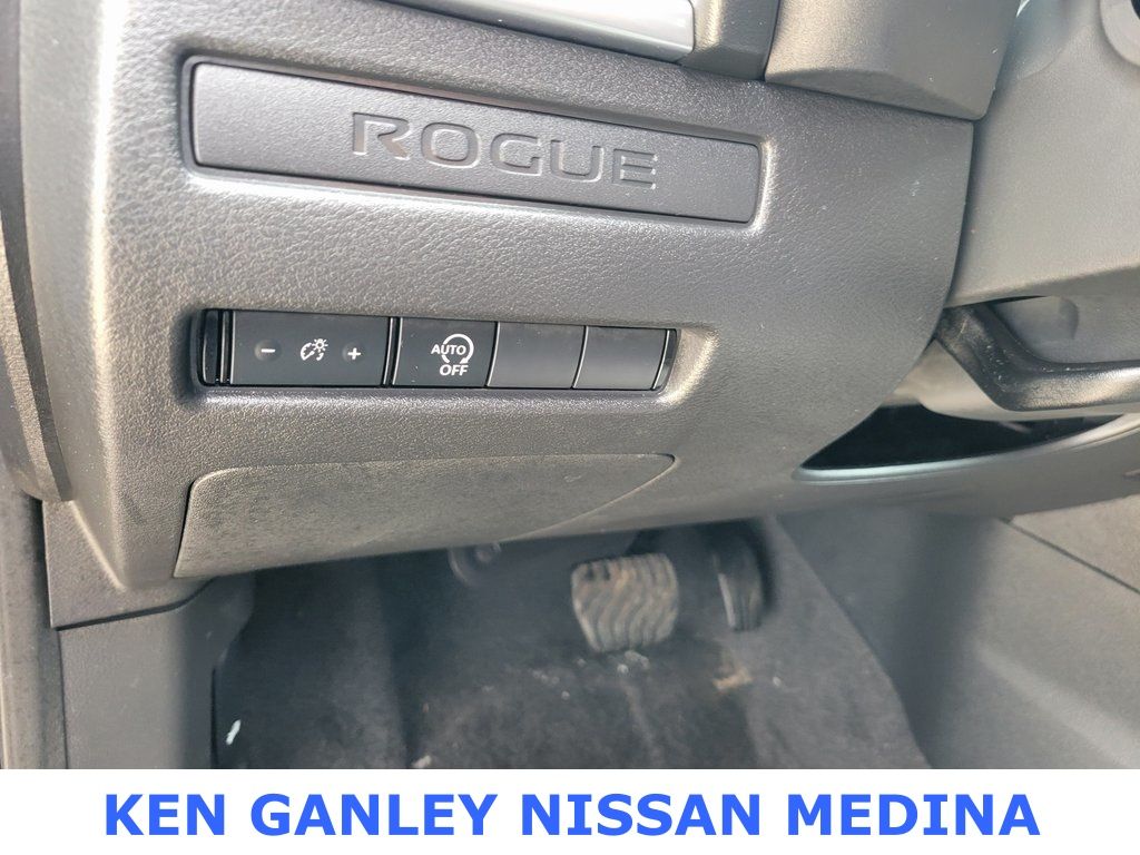 2025 Nissan Rogue S photo