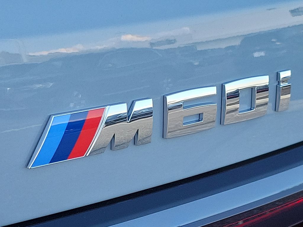 2025 BMW X7 M60i 12