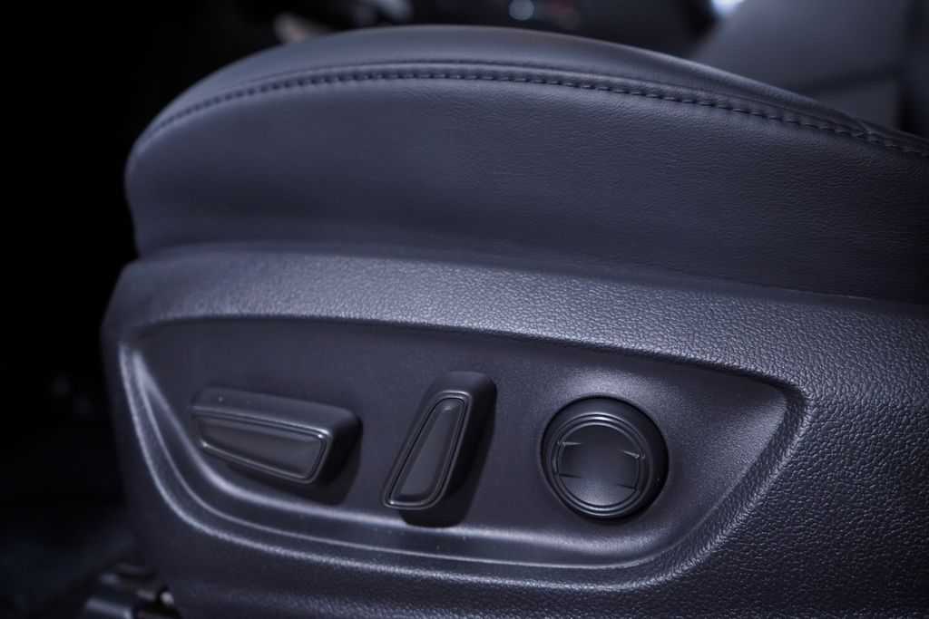 2019 Toyota Prius Prime Advanced 19