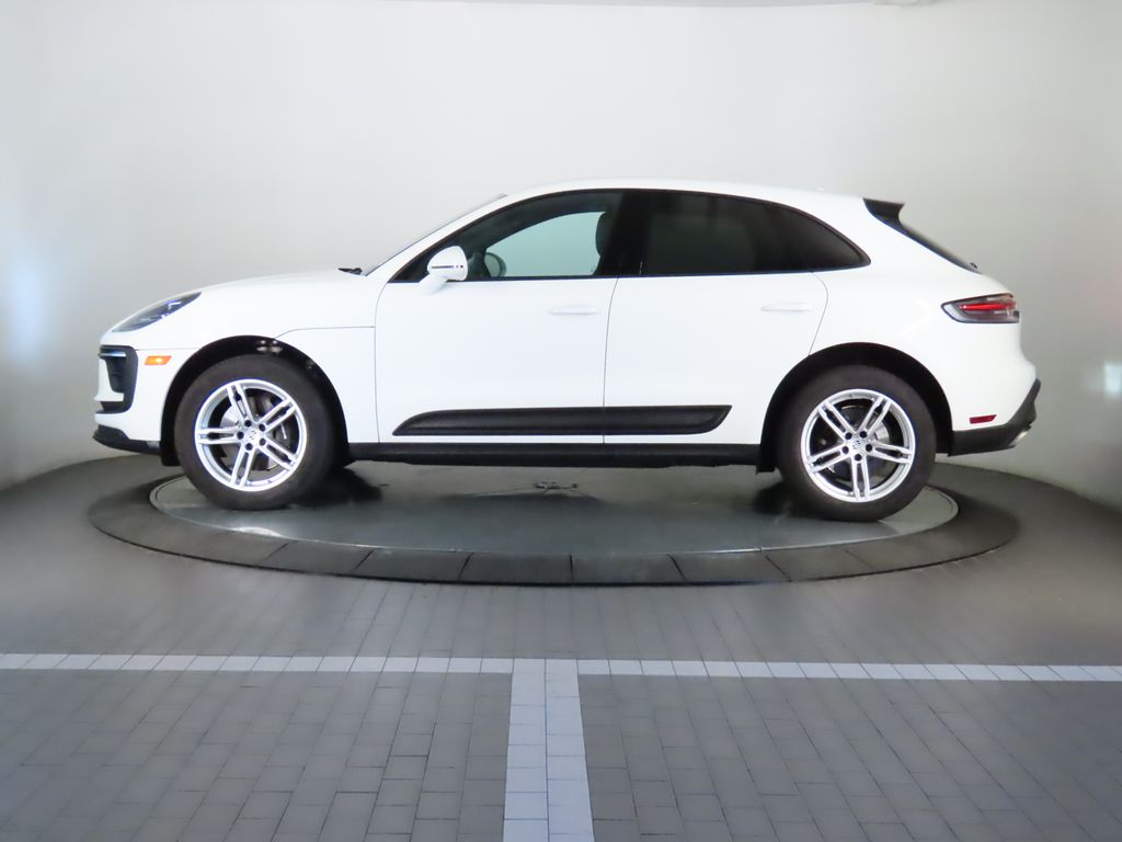 Thumbnail: 2024 Porsche Macan - 2