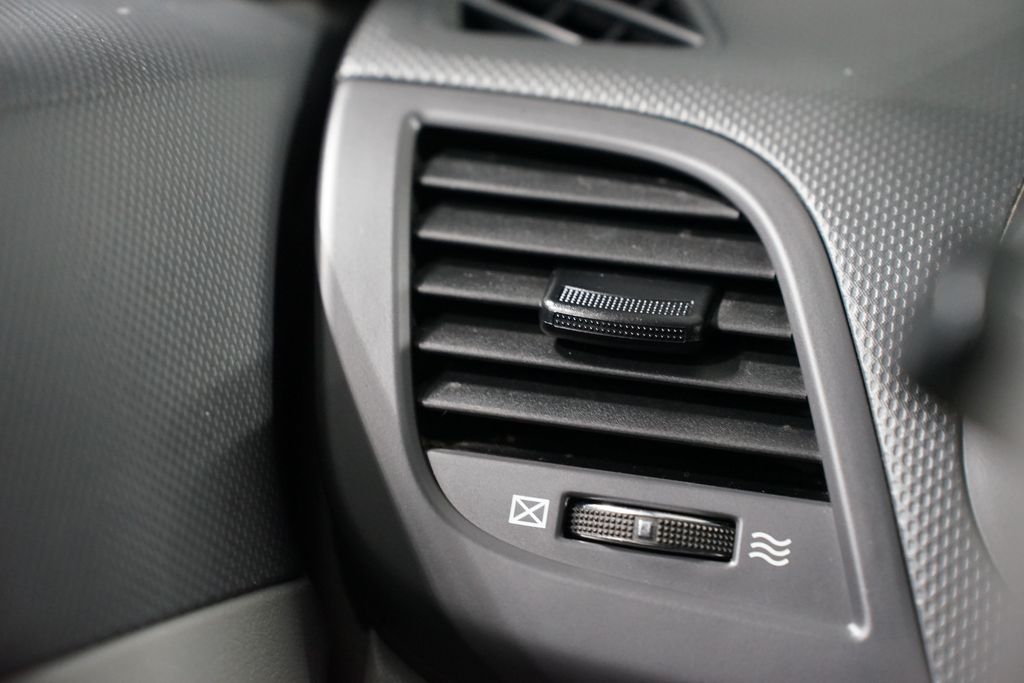 Thumbnail: 2013 Hyundai Accent - 18