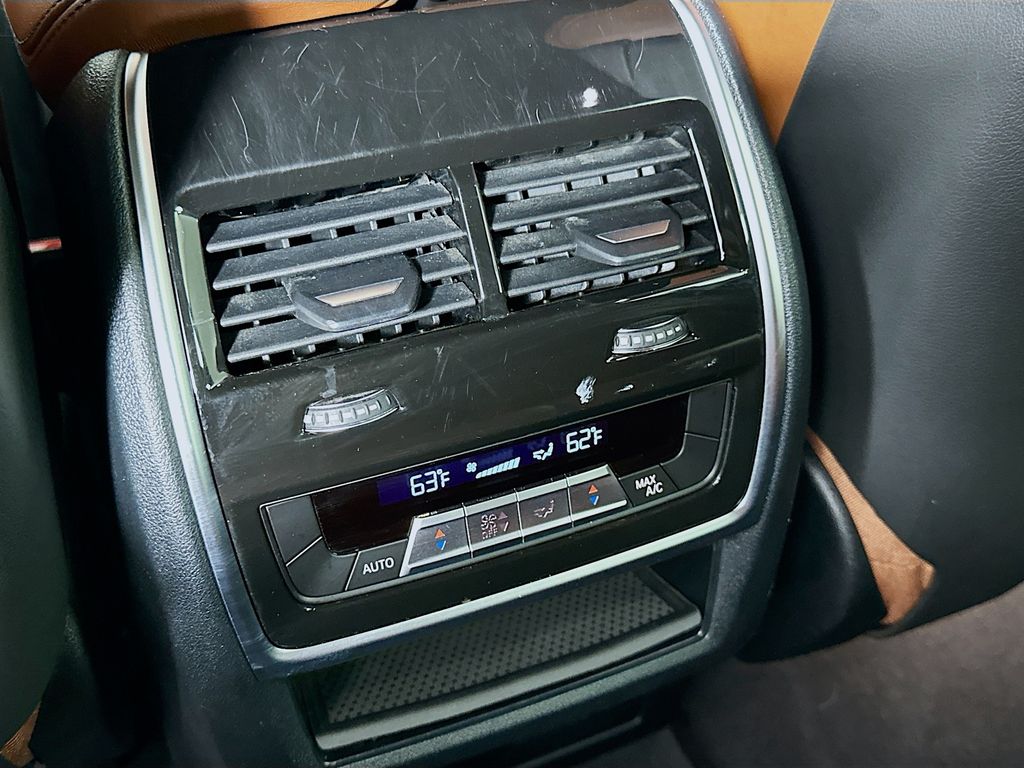 2022 BMW X7 xDrive40i 26