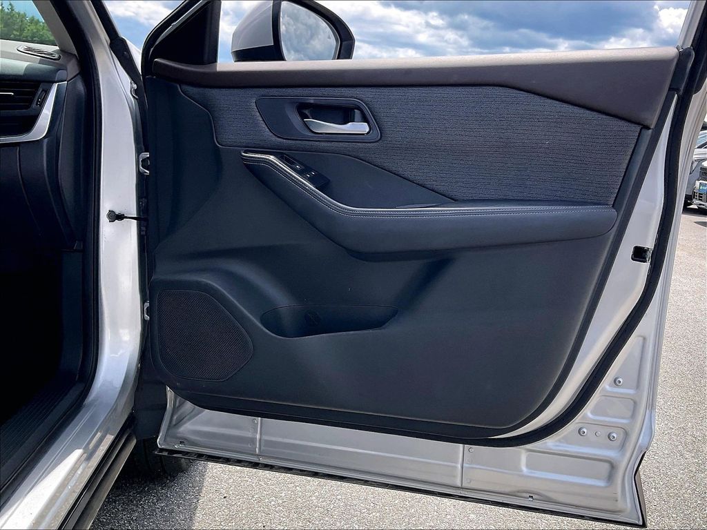 2023 Nissan Rogue — photo 11