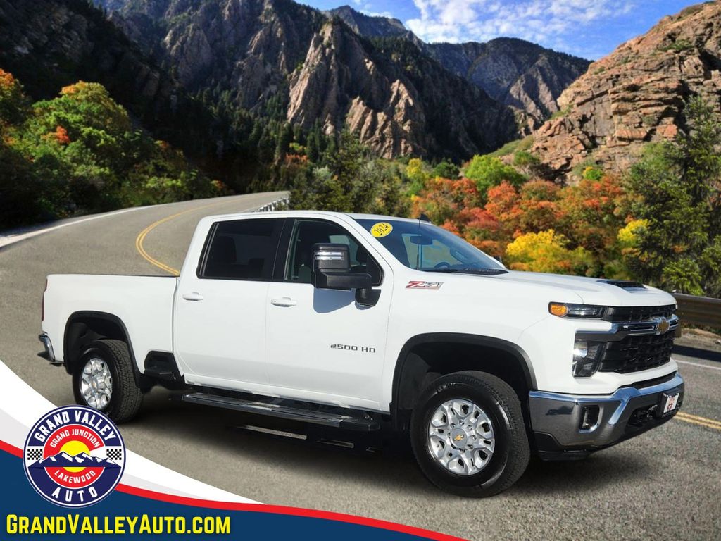 Summit White 2024 Chevrolet Silverado 2500HD LT Crew Cab 4WD Pickup Truck Four-Wheel Drive Automatic