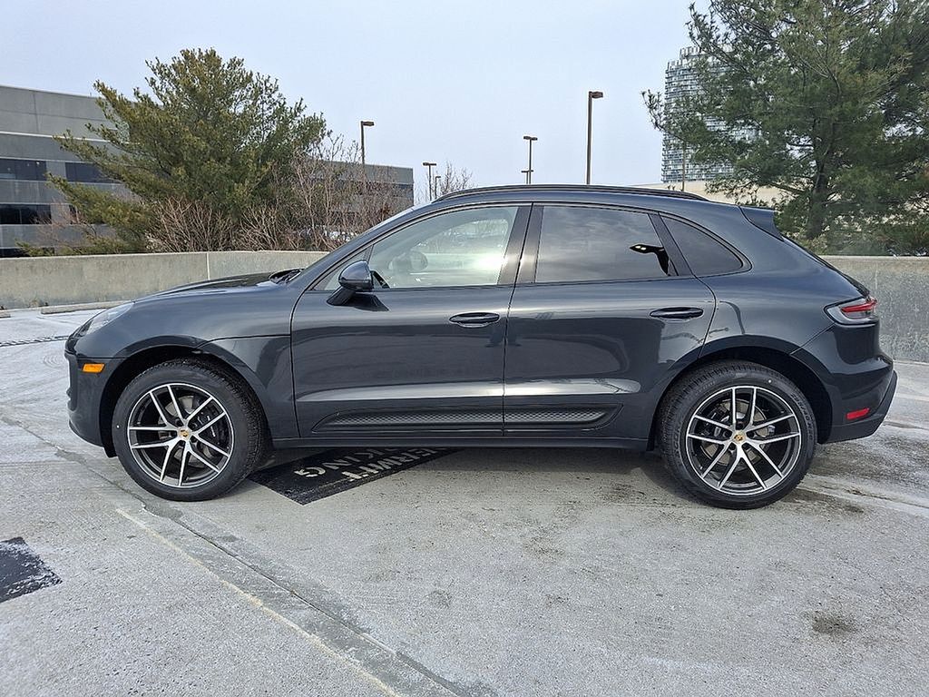 Thumbnail: 2025 Porsche Macan - 2