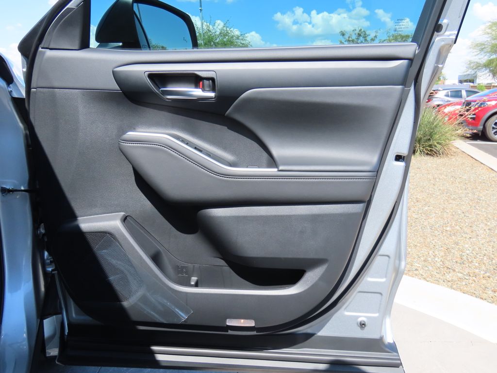 2025 Toyota Highlander XSE 25