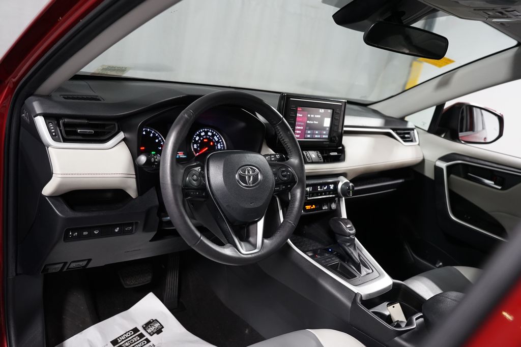 Thumbnail: 2021 Toyota RAV4 - 11