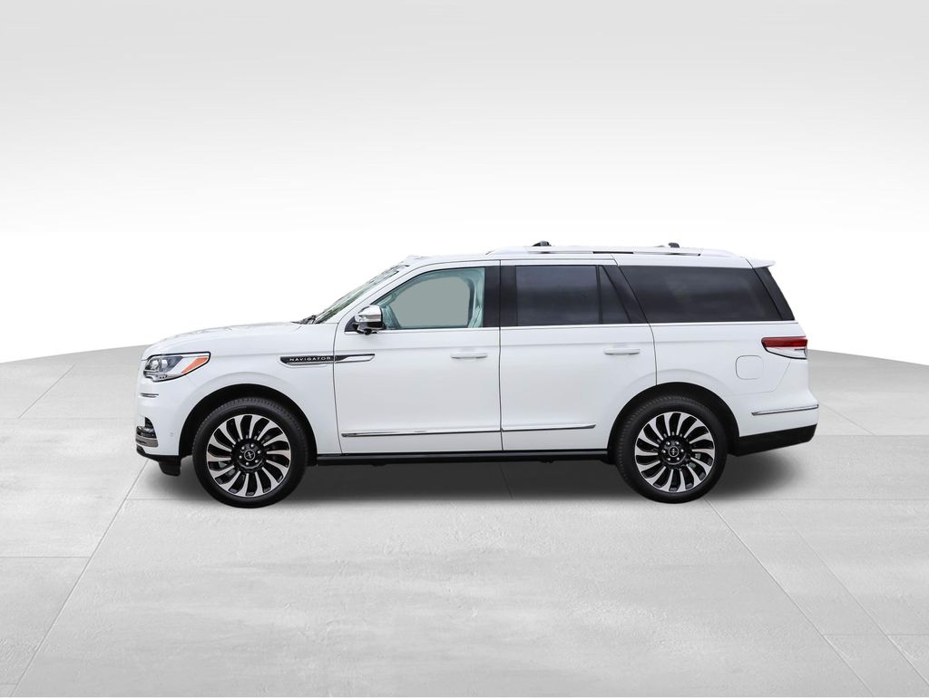 Thumbnail: 2022 Lincoln Navigator - 2
