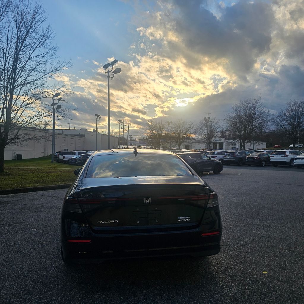 2023 Honda Accord Hybrid Sport photo 3